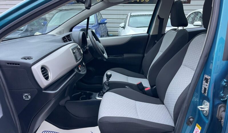 
								TOYOTA YARIS 1.33 VVT-i T Spirit full									