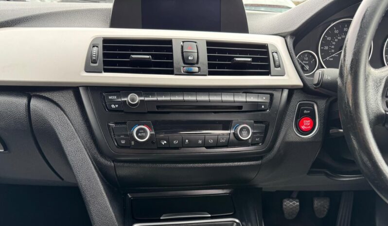 
								BMW 3 SERIES 320d EfficientDynamics 4dr full									